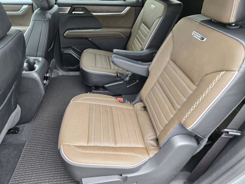 Used 2026 GMC Acadia Denali Ultimate FWD image 19