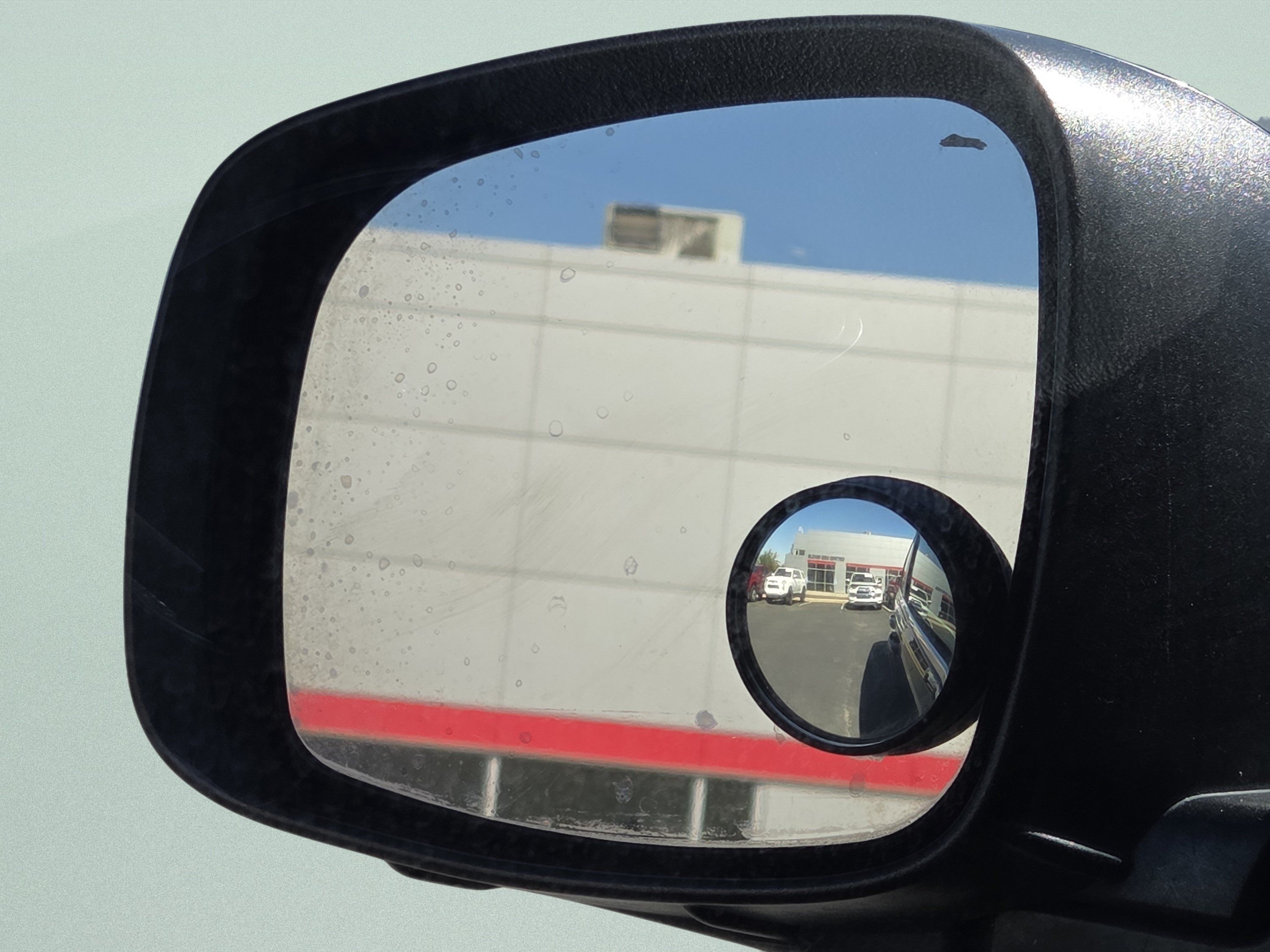 Used 2015 Chrysler Town & Country Touring FWD image 13