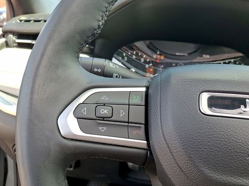 Used 2023 Jeep Compass Limited w/ Sun and Sound Group AWD/4WD image 17