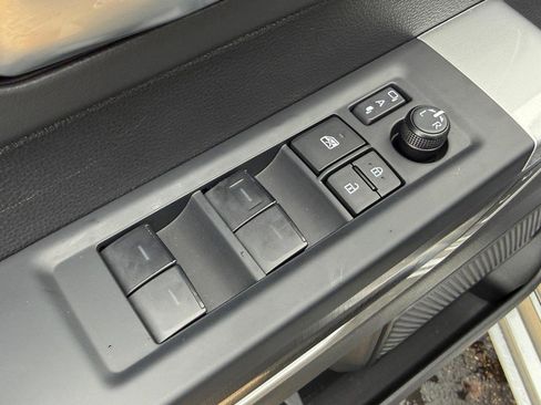 Used 2025 Toyota Tundra Platinum AWD/4WD image 17