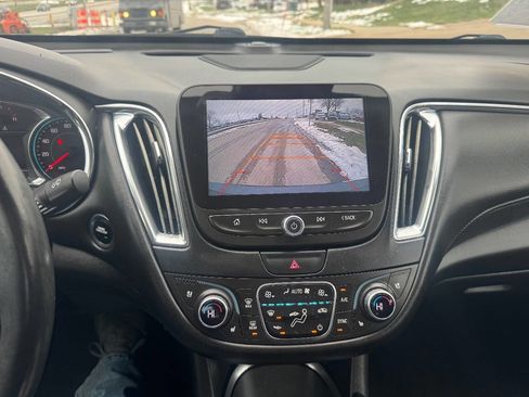 Used 2017 Chevrolet Malibu Premier w/ Premier Sun and Wheel Package image 16