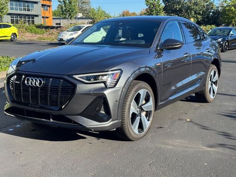 Used 2021 Audi e-tron Prestige w/ Prestige Package AWD/4WD image 2