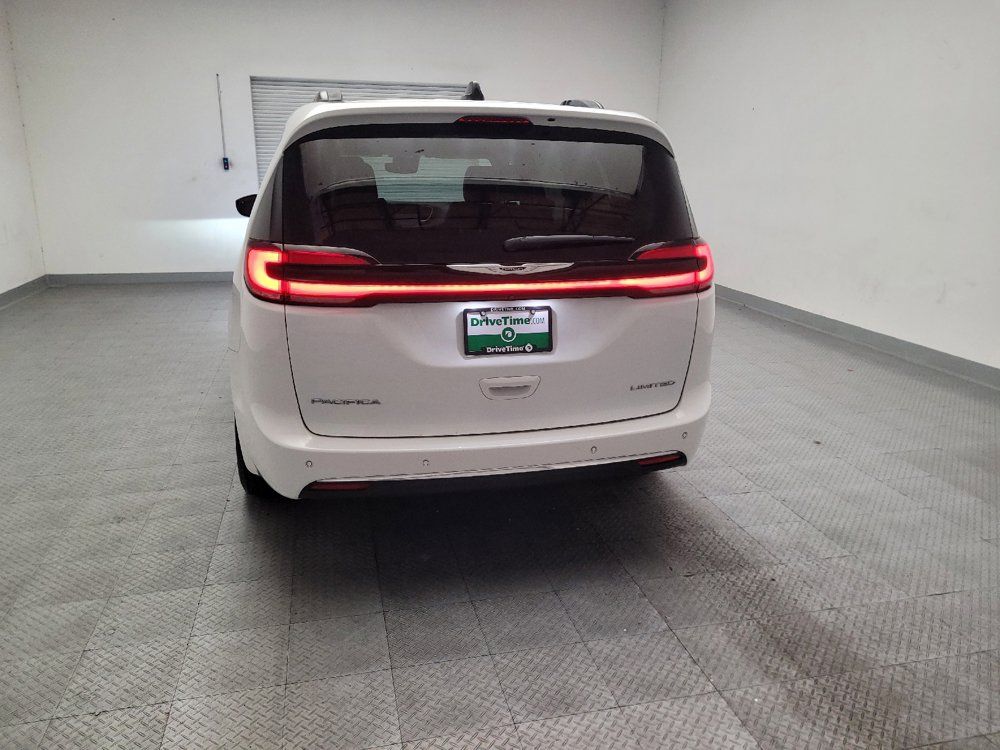 Used 2023 Chrysler Pacifica Limited FWD image 6