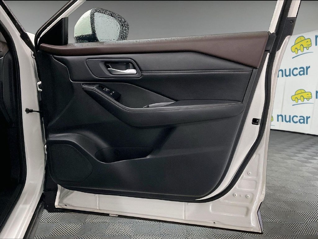 Used 2023 Nissan Rogue SL AWD/4WD image 12