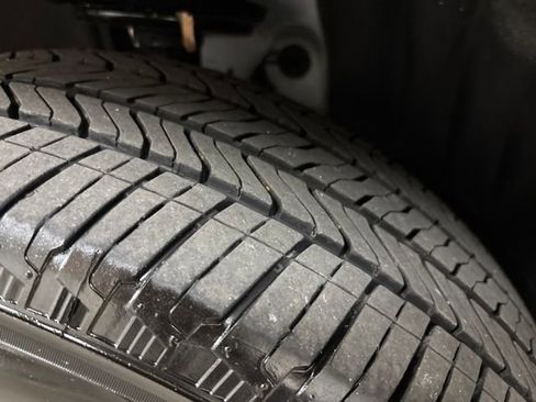 Used 2025 GMC Acadia Elevation image 29