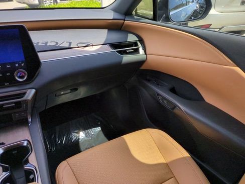 Certified 2025 Lexus RX 350 Premium w/ Accessory Package (Z1) image 16