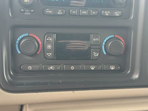 Used 2005 Chevrolet Silverado 2500 LT w/ Heavy-Duty Power Package image 19