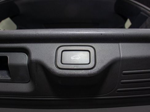 Used 2018 Land Rover Range Rover HSE image 19