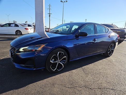 Used 2024 Nissan Altima 2.5 SR image 2