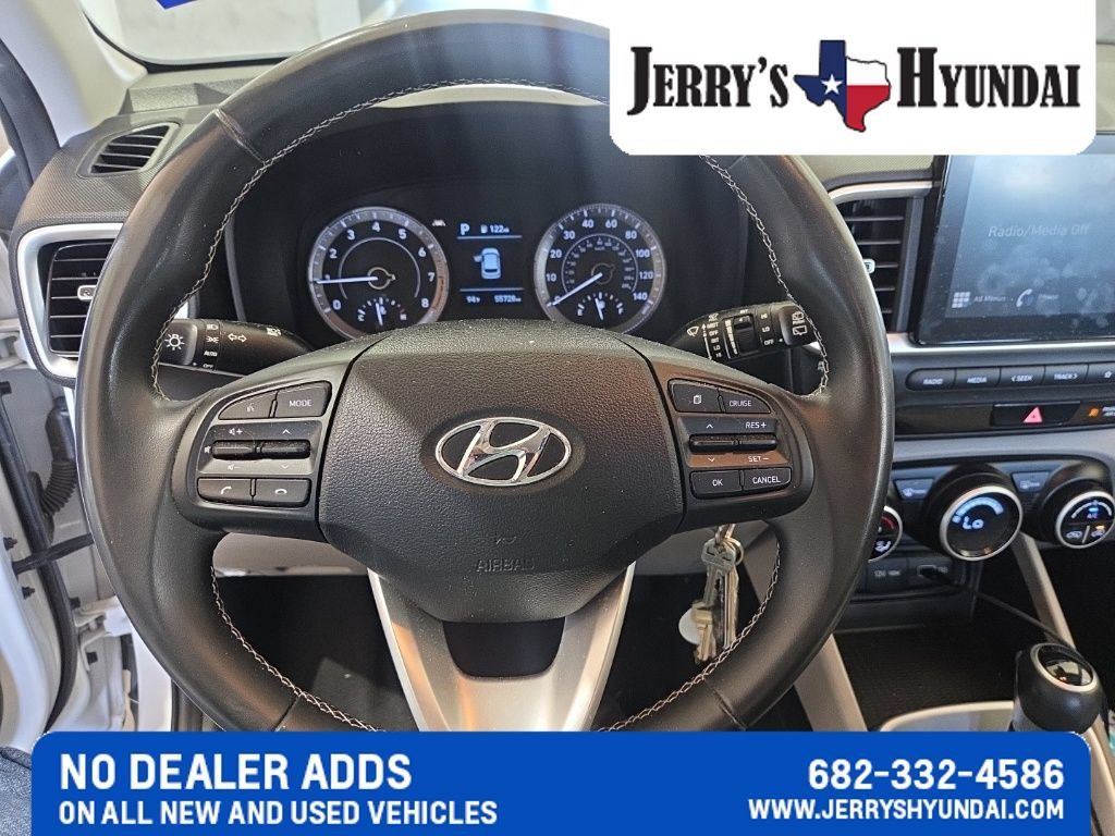 Used 2022 Hyundai Venue SEL FWD image 16
