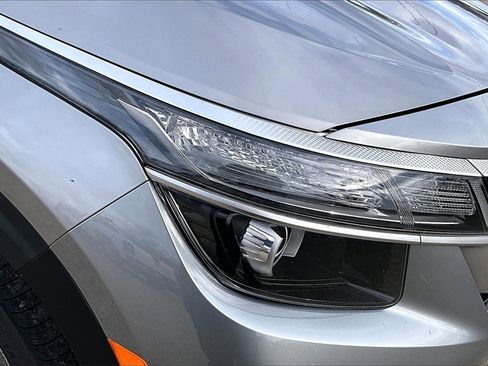 Certified 2022 Kia Seltos LX image 29