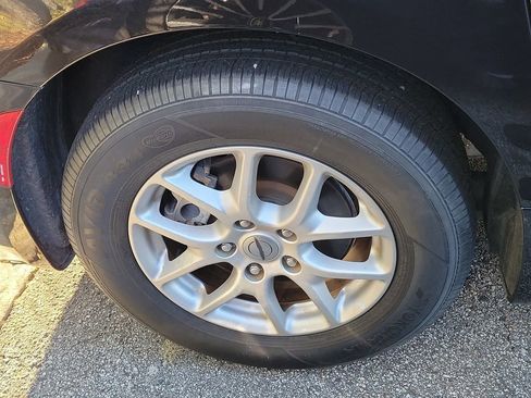 Used 2023 Chrysler Voyager LX image 11