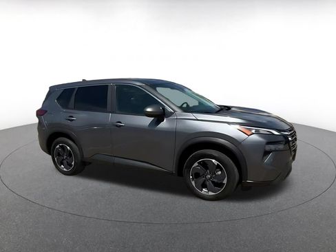 Used 2025 Nissan Rogue SV FWD image 2