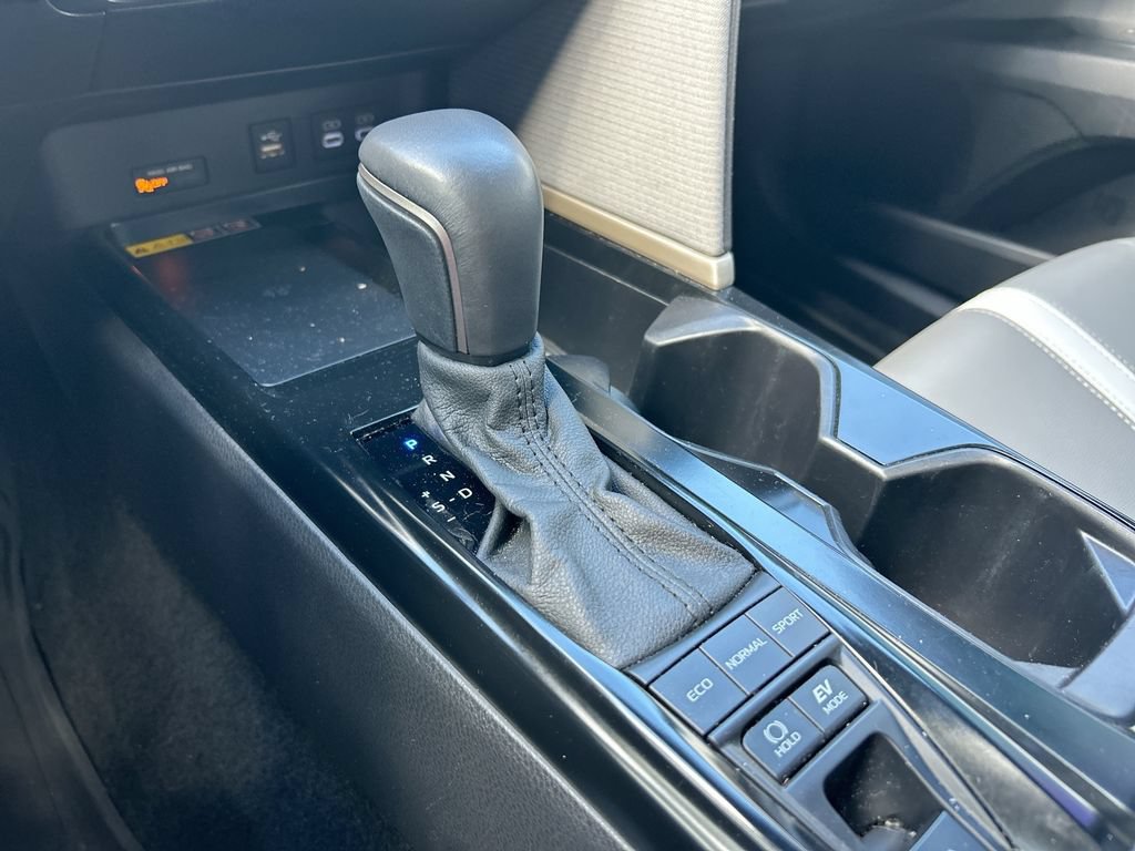 Used 2025 Toyota Camry SE w/ Convenience Package FWD image 27