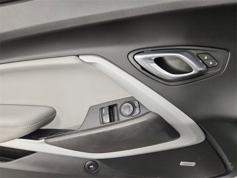 Used 2021 Chevrolet Camaro LT w/ Technology Package image 9
