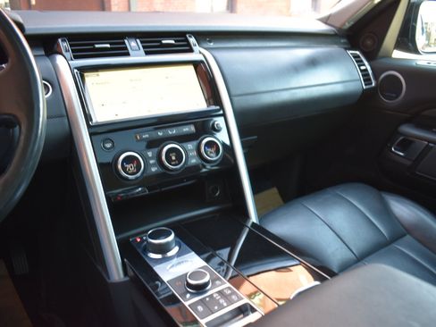 Used 2017 Land Rover Discovery HSE image 33