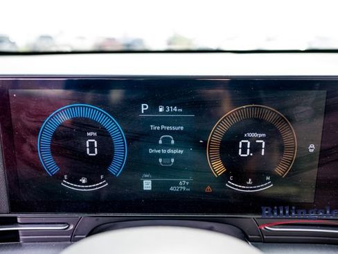 Used 2025 Hyundai Kona SEL FWD image 9