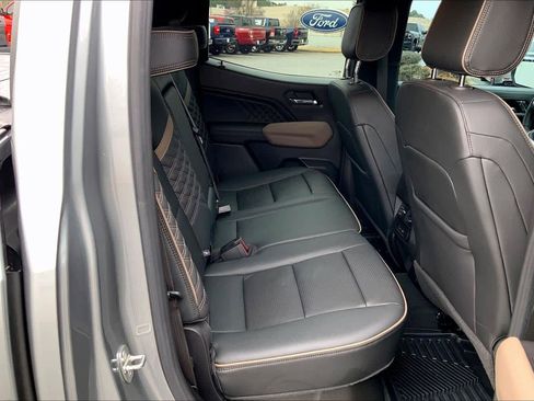 Used 2023 GMC Canyon Denali image 19