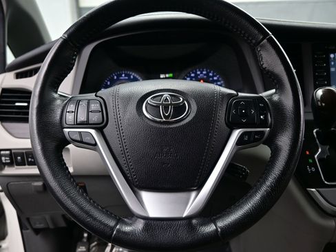Used 2020 Toyota Sienna XLE w/ XLE Navigation Package AWD/4WD image 26