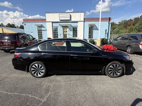 Used 2017 Honda Accord Touring image 7