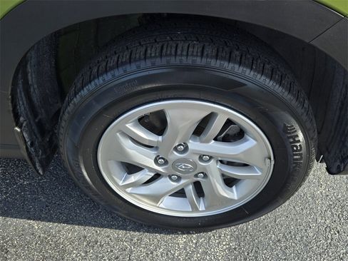 Certified 2022 Hyundai Venue SE image 17