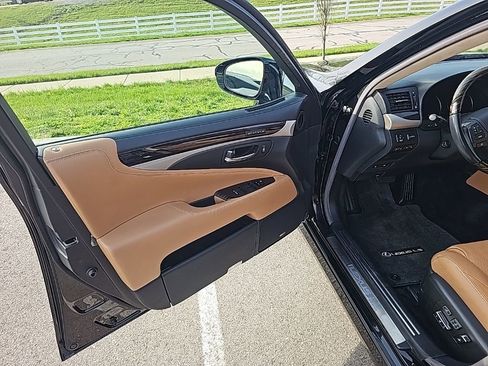 Used 2016 Lexus LS 460 L image 12