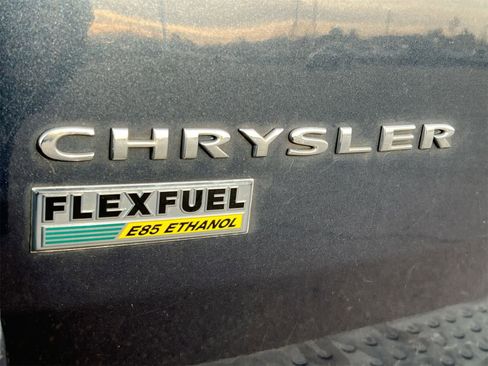 Used 2009 Chrysler Town & Country LX image 12