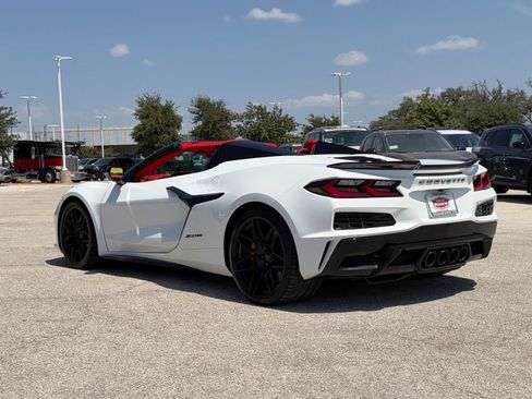 Used 2025 Chevrolet Corvette Z06 RWD image 6