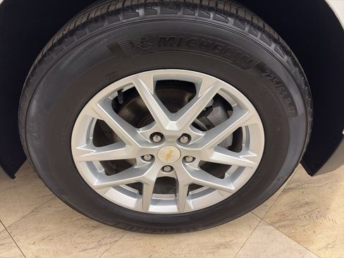 Used 2023 Chevrolet Equinox LS image 9