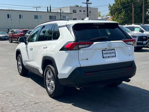 Used 2025 Toyota RAV4 XLE FWD image 4