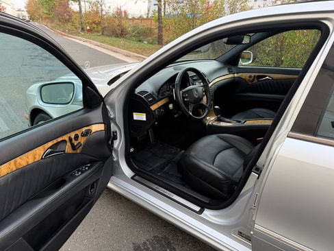 Used 2008 Mercedes-Benz E 63 AMG 4dr Sdn 6.3L AMG RWD image 12