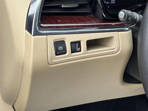 Used 2017 Cadillac XT5 Luxury w/ Driver Awareness Package image 8