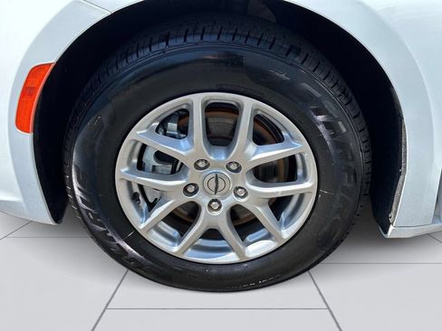 Used 2023 Chrysler Pacifica Touring-L FWD image 21