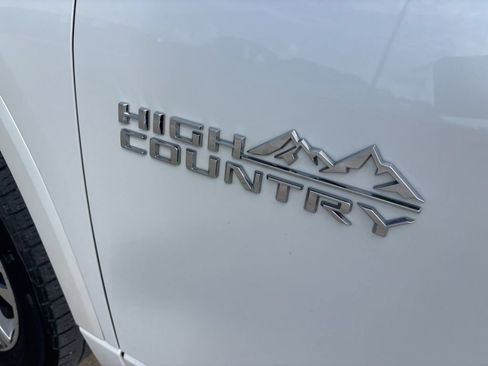 Used 2023 Chevrolet Traverse High Country FWD image 10