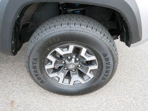 Used 2022 Toyota Tacoma TRD Off-Road image 15