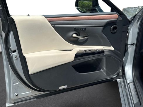 Used 2025 Lexus ES 350 w/ Premium Package FWD image 17