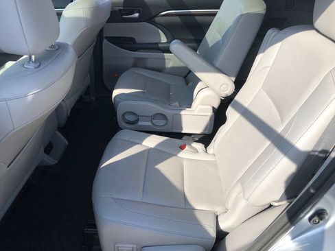 Used 2015 Toyota Highlander Limited Platinum AWD/4WD image 22