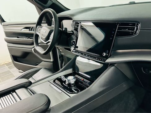 Used 2024 Jeep Wagoneer Series II image 8