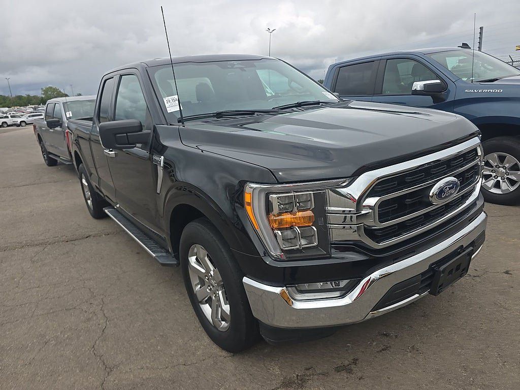 Used 2023 Ford F150 XLT w/ Equipment Group 302A High RWD image 3
