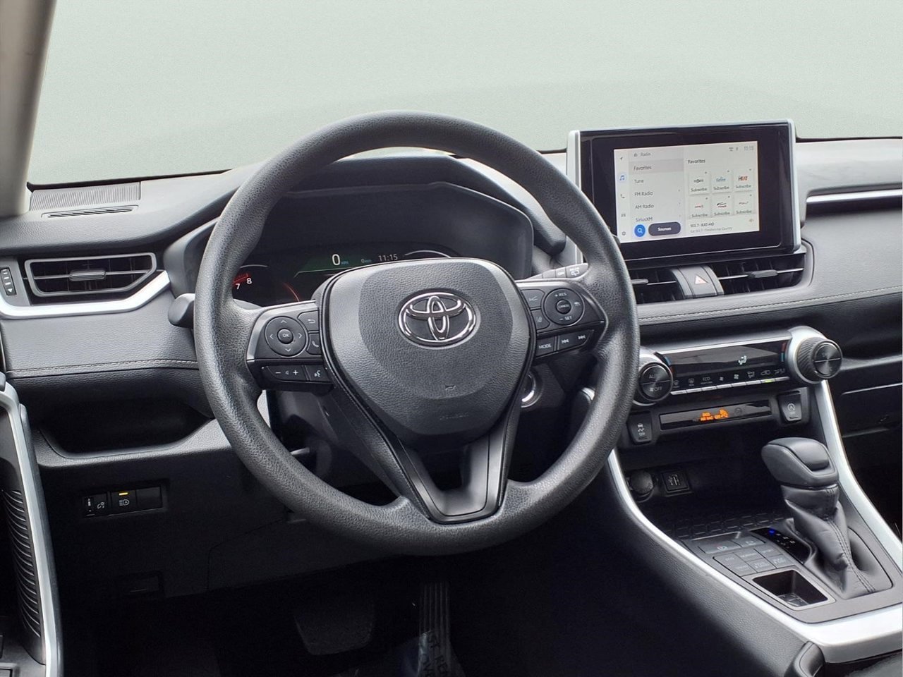 Used 2025 Toyota RAV4 XLE AWD/4WD image 12