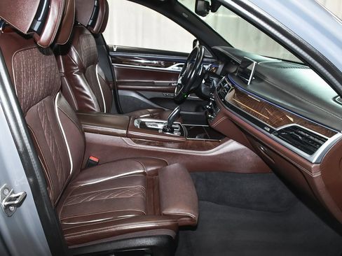 Used 2022 BMW 750i xDrive w/ Executive Package image 80