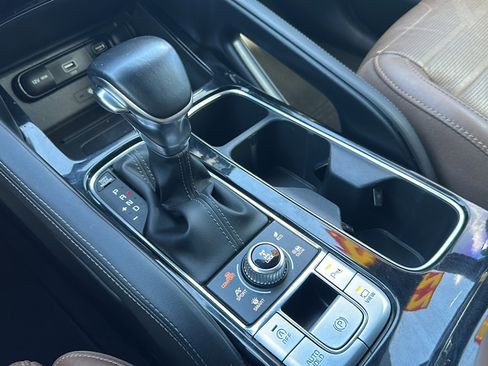 Used 2022 Kia Telluride SX w/ SX Prestige Package image 37