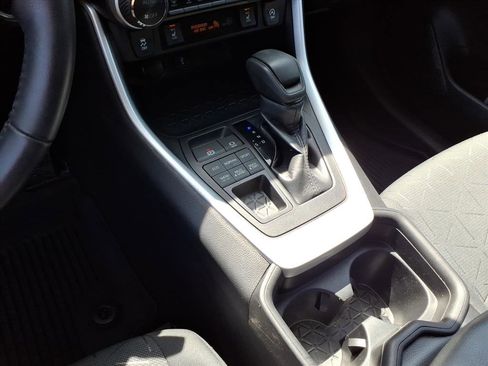 Used 2021 Toyota RAV4 XLE w/ Convenience Package image 16