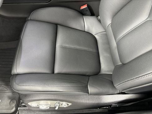 Certified 2025 Porsche Macan image 13