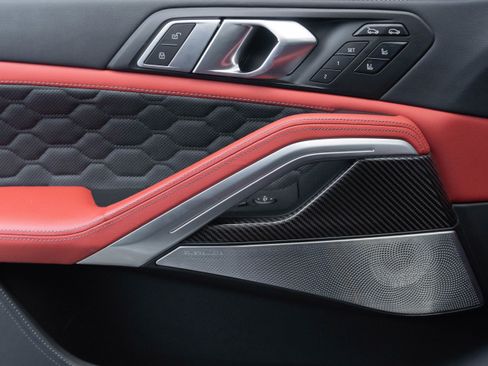 Used 2026 BMW X6 M Competition w/ Executive Package image 31