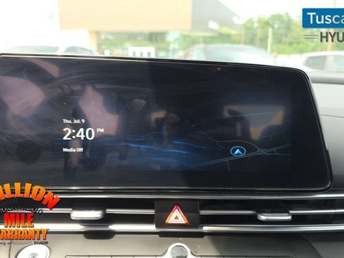 Used 2025 Hyundai Elantra SEL FWD image 19