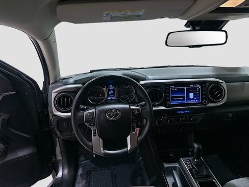 Used 2022 Toyota Tacoma SR5 AWD/4WD image 21