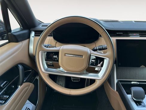 Used 2025 Land Rover Range Rover SE AWD/4WD image 12