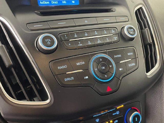 Used 2016 Ford Focus SE w/ Equipment Group 201A FWD image 9