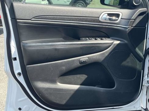Used 2018 Jeep Grand Cherokee Limited AWD/4WD image 14